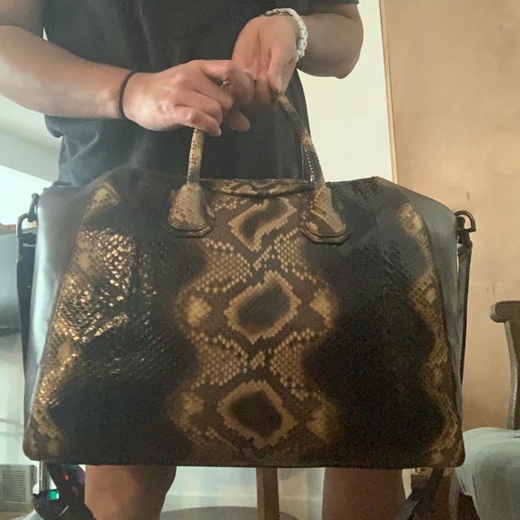 Givenchy Antigona Extra Large Python Bag - Picture 11 of 11
